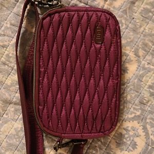 Lug purse with belt bag option. Burgundy color